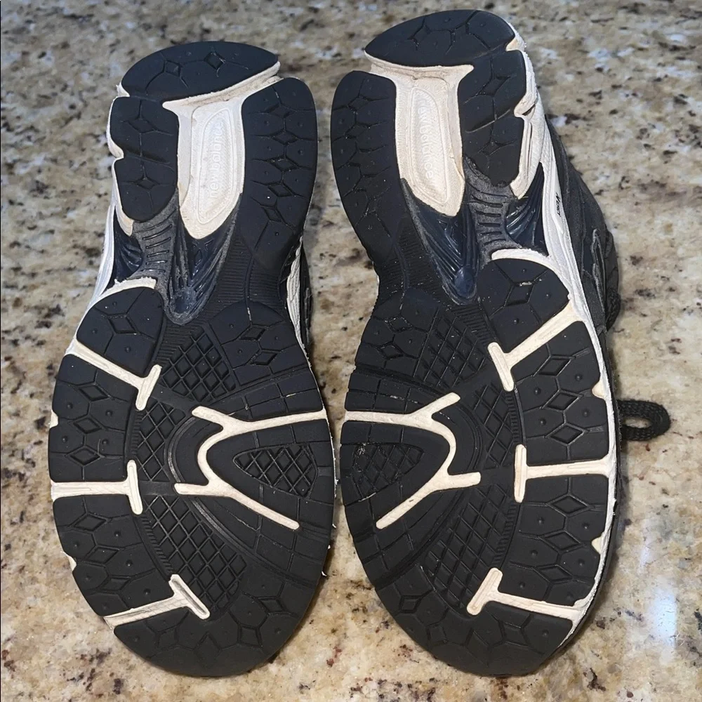 New Balance 2002 R - Picture 7 of 9